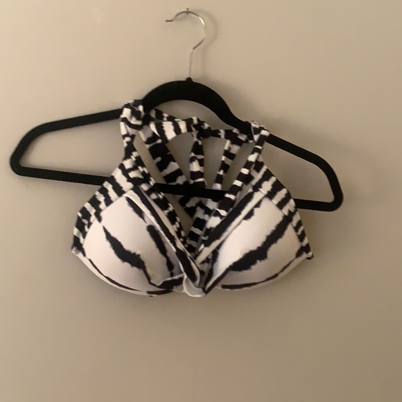 LaBlanca bikini top size 8 black and white. See black bottom in my closet! - Picture 4 of 5